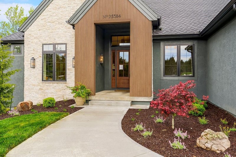 25384 107th Ter, Olathe, KS 66061