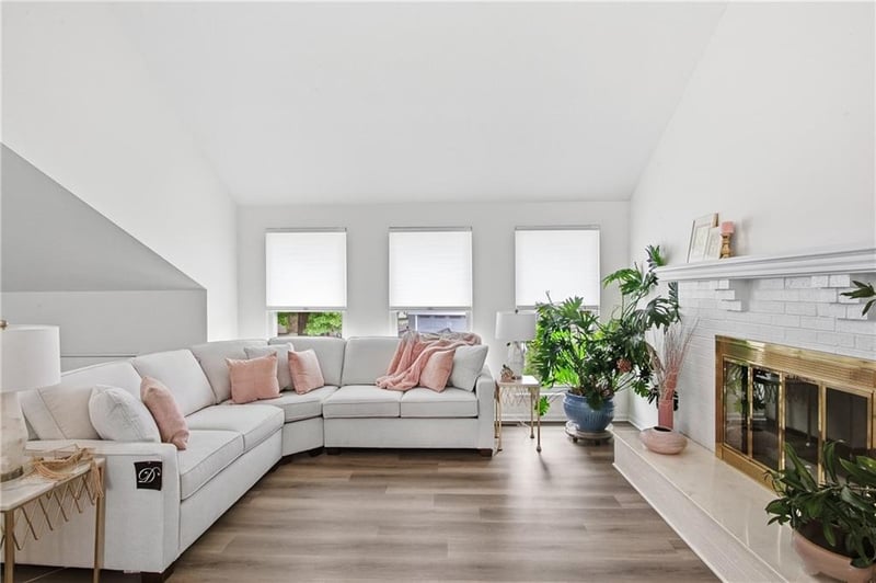 7426 Santa Fe Dr, Overland Park, KS 66204