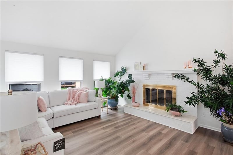 7426 Santa Fe Dr, Overland Park, KS 66204