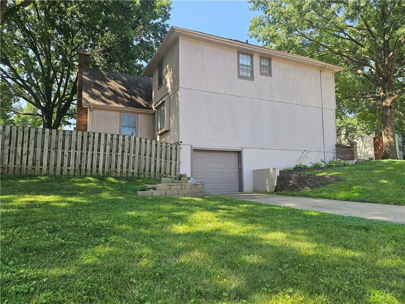3600 22nd St, Blue Springs, MO 64015