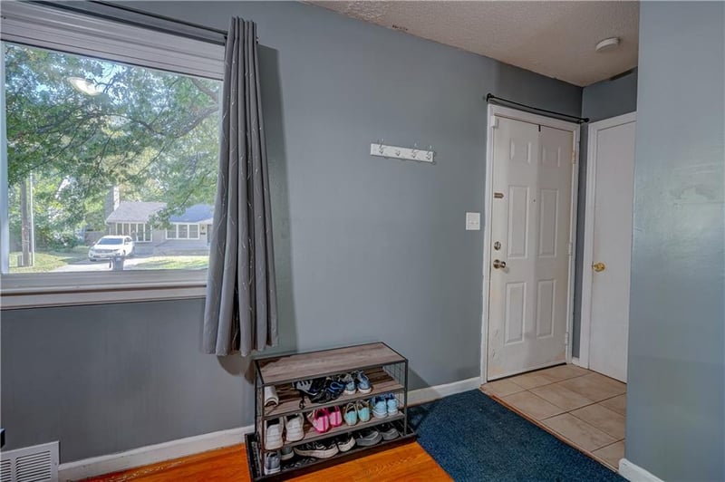 1708 Pearl St, Independence, MO 64055