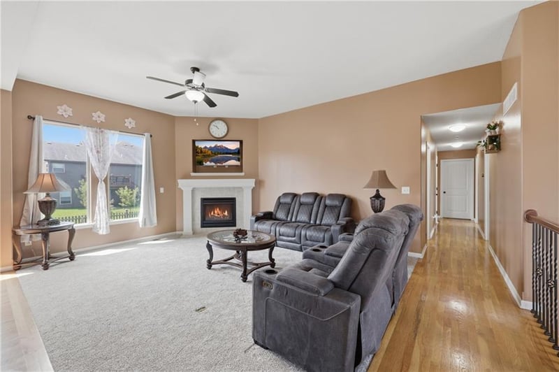 805 Bellflower Ln, Greenwood, MO 64034