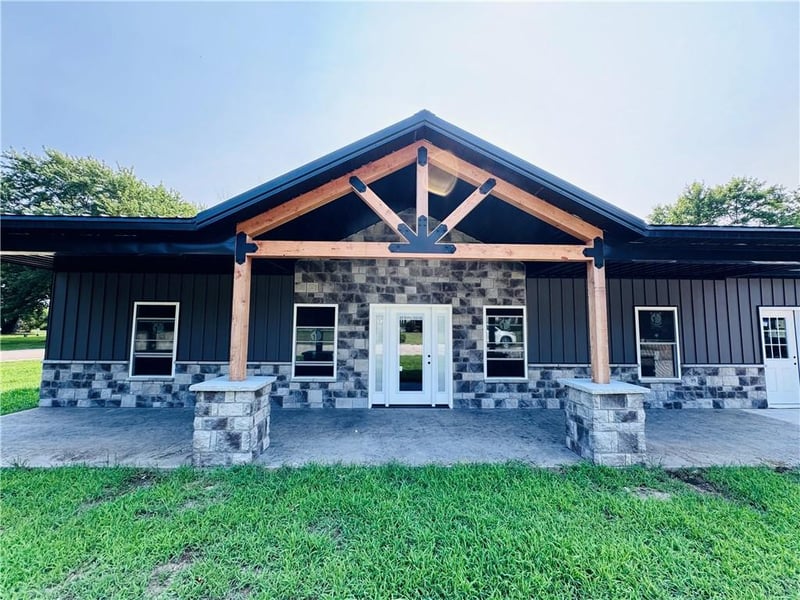 202 Hayes St, Garnett, KS 66032