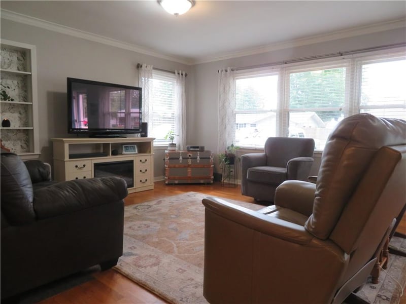 12 Holly Ln, Paola, KS 66071