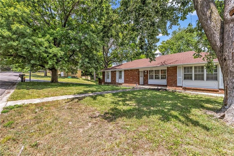18700 30th Ter, Independence, MO 64057