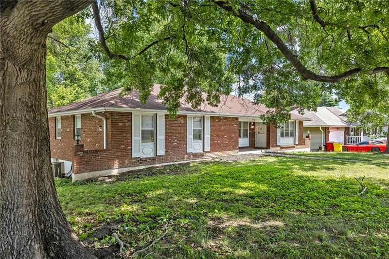 18700 30th Ter, Independence, MO 64057