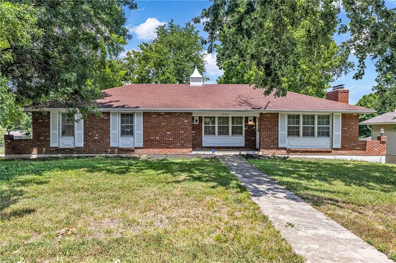 18700 30th Ter, Independence, MO 64057