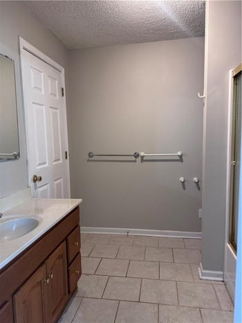 5722 70th St, Overland Park, KS 66204