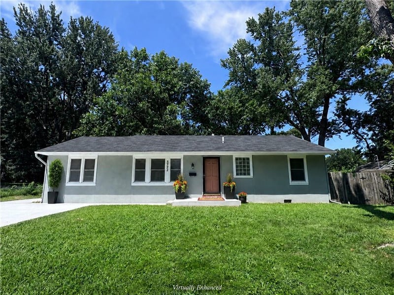 5722 70th St, Overland Park, KS 66204