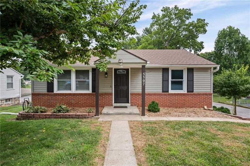 5507 Cody St, Shawnee, KS 66203