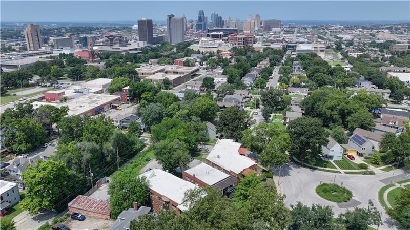2734 Charlotte St, Kansas City, MO 64109