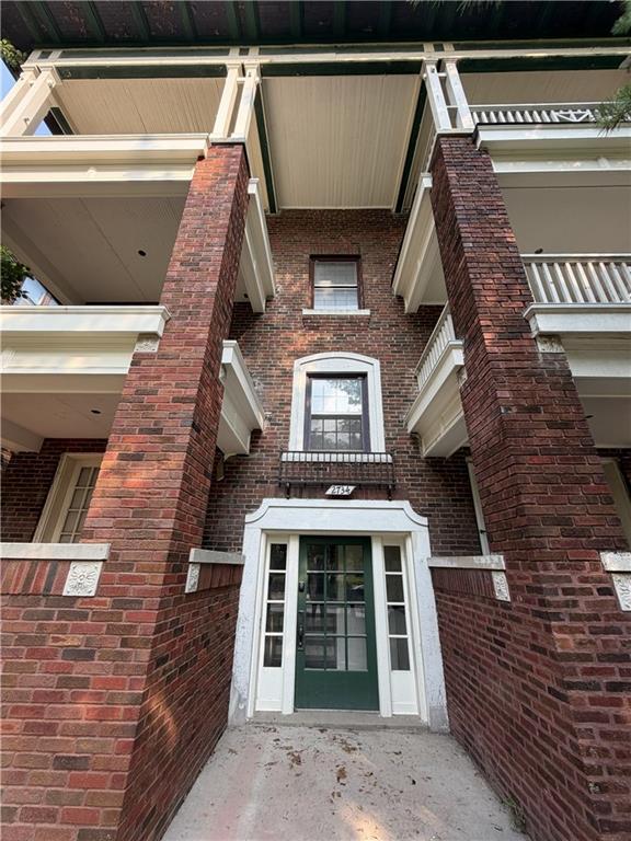 2734 Charlotte St, Kansas City, MO 64109