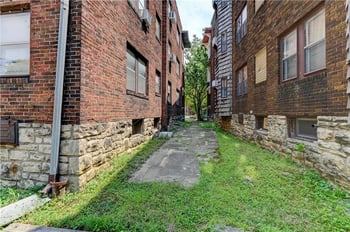 2734 Charlotte St, Kansas City, MO 64109