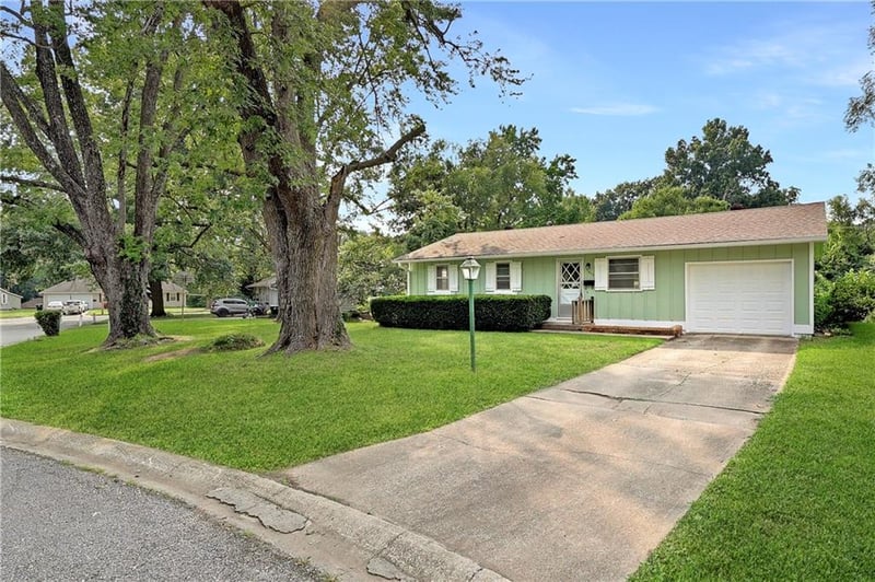 1802 Bird Ter, Harrisonville, MO 64701