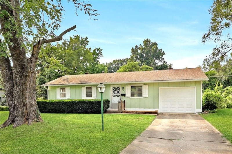 1802 Bird Ter, Harrisonville, MO 64701