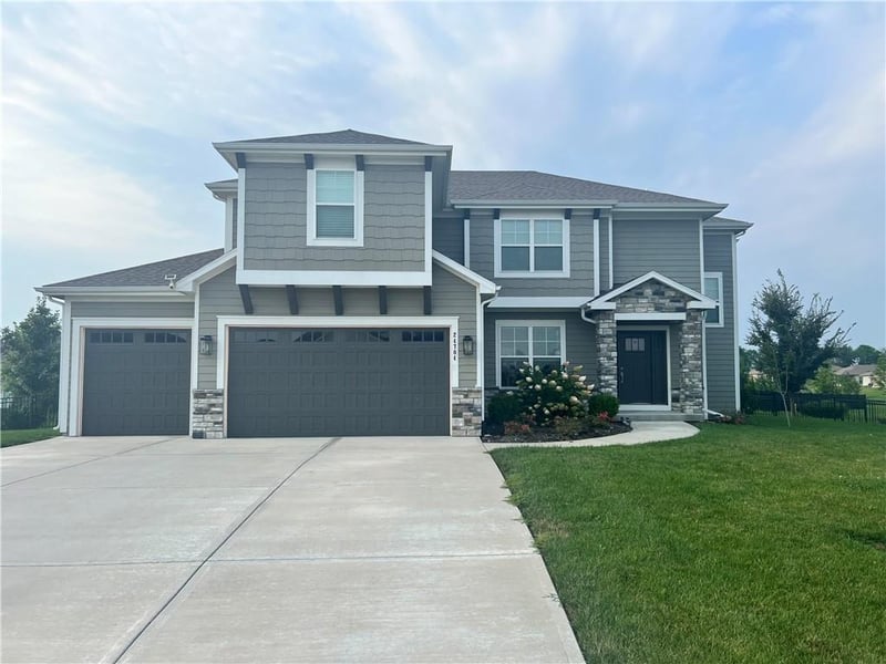 24704 76th St, Shawnee, KS 66227