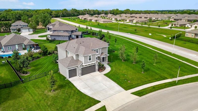 24704 W 76th St, Shawnee, KS 66227