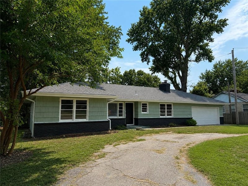 3320 Blue Ridge Blvd, Independence, MO 64052