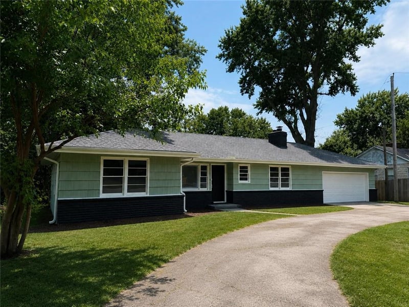 3320 Blue Ridge Blvd, Independence, MO 64052