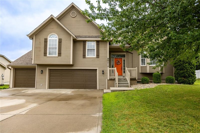 9918 Highland Pl, Kansas City, MO 64155