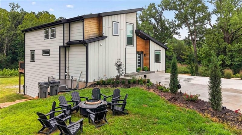 8395 Baker Cir, Kansas City, MO 64153