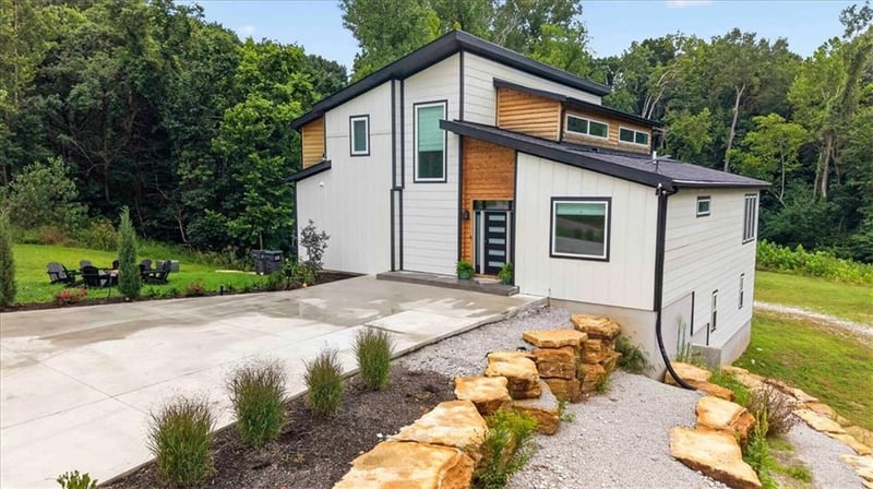 8395 Baker Cir, Kansas City, MO 64153