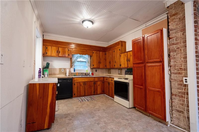 6501 16th St, St Joseph, MO 64504
