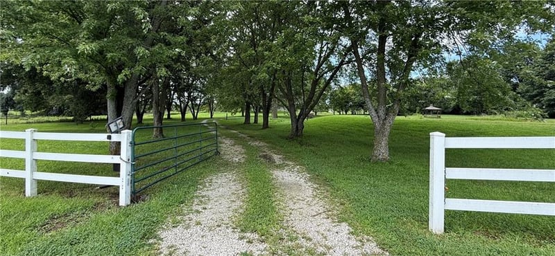 23820 State Route Ee Hw, Harrisonville, MO 64701