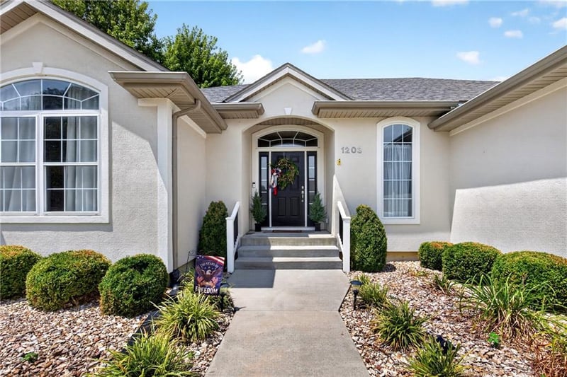 1203 Cedar Crest Dr, Pittsburg, KS 66762