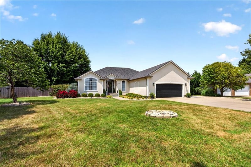 1203 Cedar Crest Dr, Pittsburg, KS 66762
