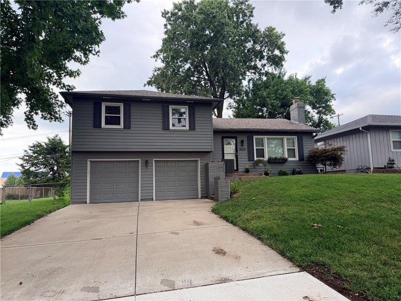 9104 69th St, Merriam, KS 66204