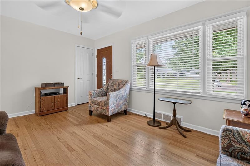 8217 Barkley Ln, Overland Park, KS 66204