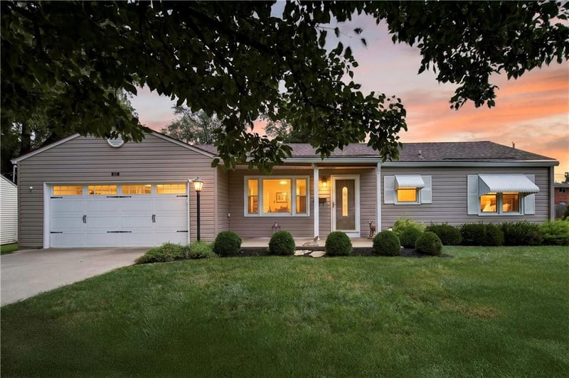 8217 Barkley Ln, Overland Park, KS 66204