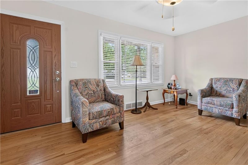 8217 Barkley Ln, Overland Park, KS 66204