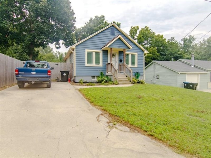 103 Myrtle St, Pleasant Hill, MO 64080