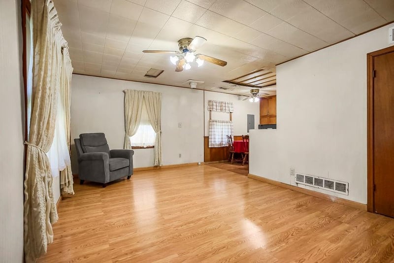 908 S Troost St, Olathe, KS 66061