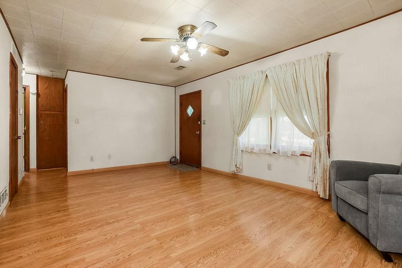 908 S Troost St, Olathe, KS 66061