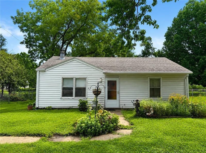 908 Troost St, Olathe, KS 66061