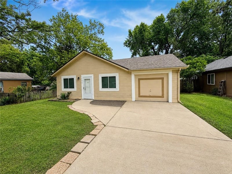 680 N Pine St, Olathe, KS 66061