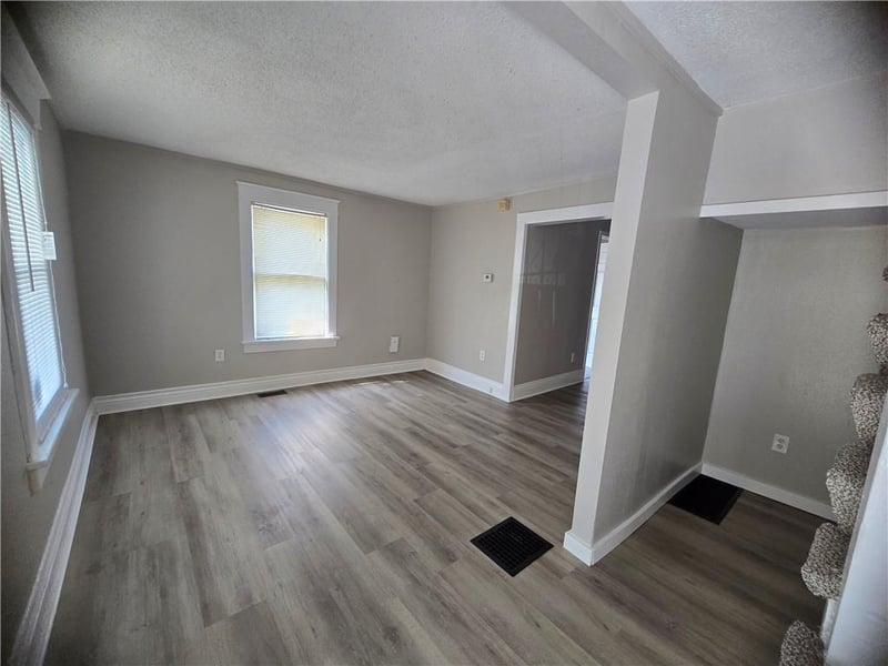3738 Brooklyn Ave, Kansas City, MO 64109