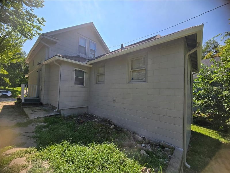 3738 Brooklyn Ave, Kansas City, MO 64109