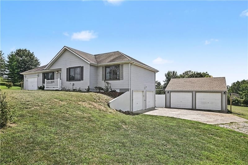 31455 Lyman Ln, Excelsior Springs, MO 64024