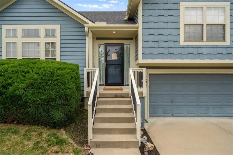 1511 Honeysuckle Dr, Liberty, MO 64068