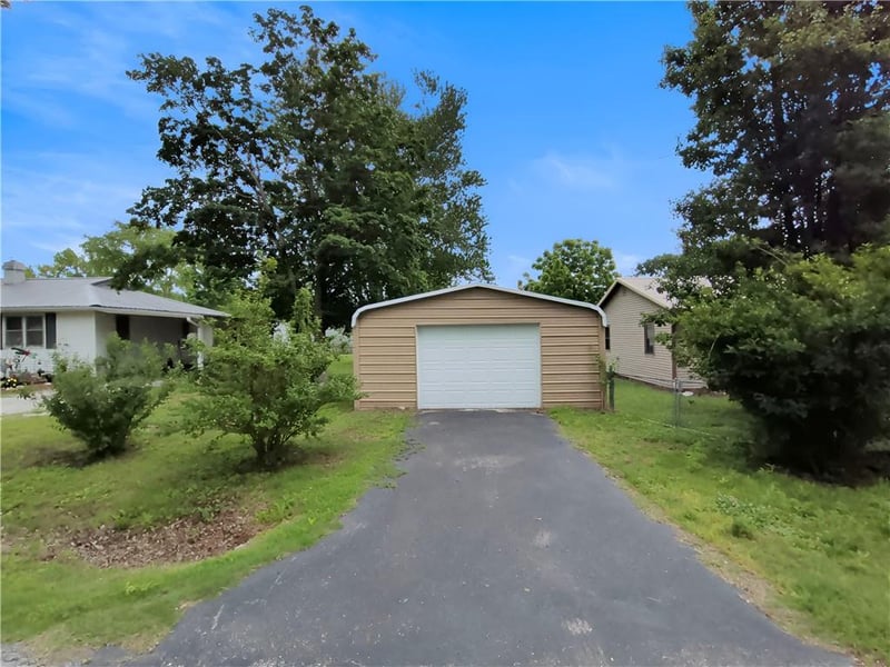 809 Taylor St, Lowry City, MO 64763
