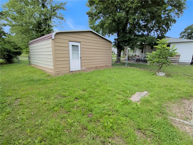 809 Taylor St, Lowry City, MO 64763