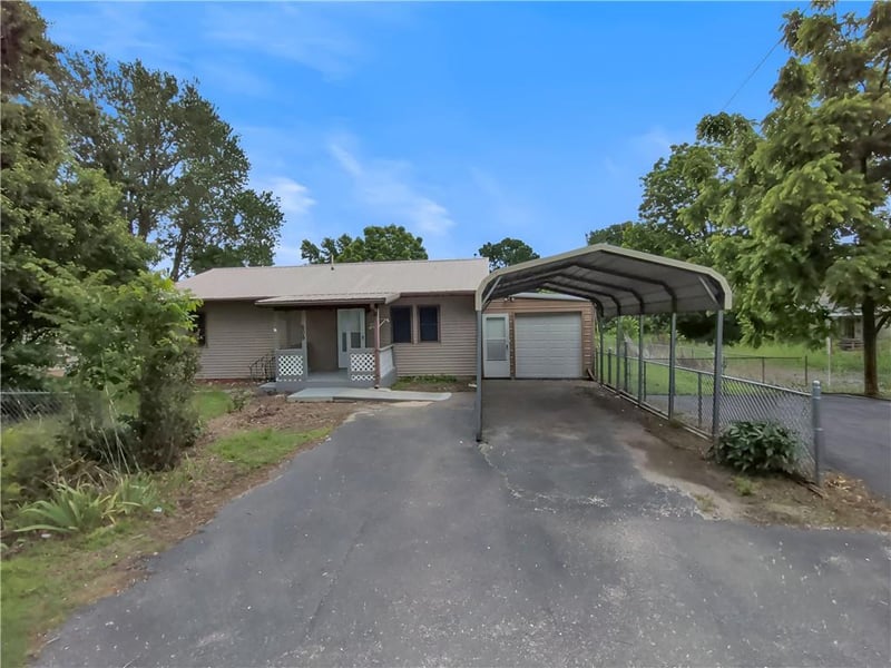 809 Taylor St, Lowry City, MO 64763