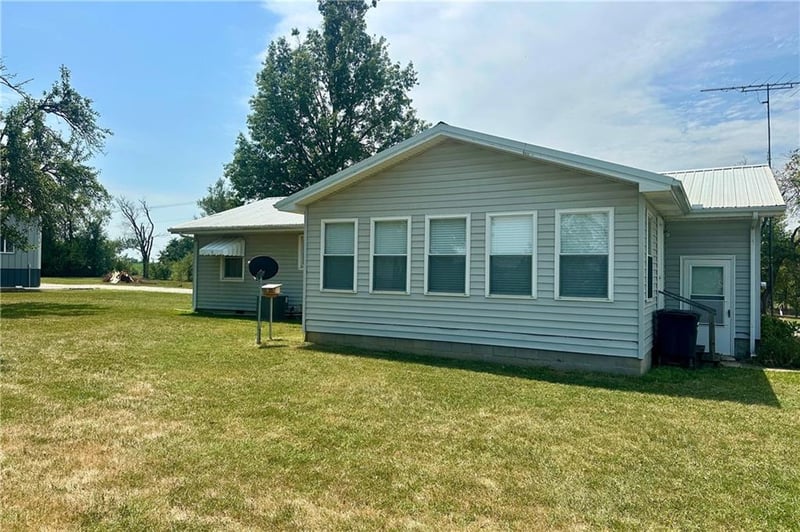 17165 1200 Rd, Nevada, MO 64772