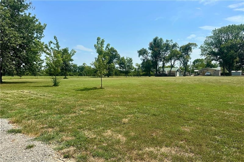 17165 1200 Rd, Nevada, MO 64772