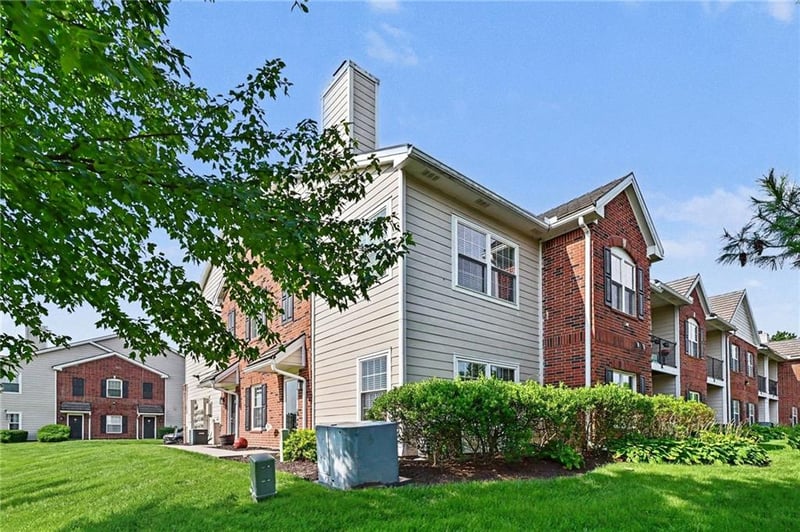 11607 Tomahawk Creek Pw #J, Leawood, KS 66211
