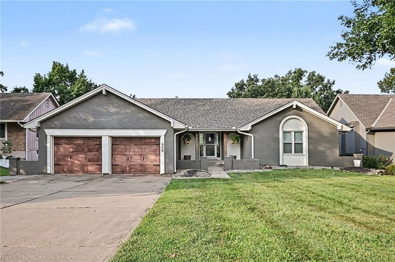 426 N Winnebago Dr, Lake Winnebago, MO 64034